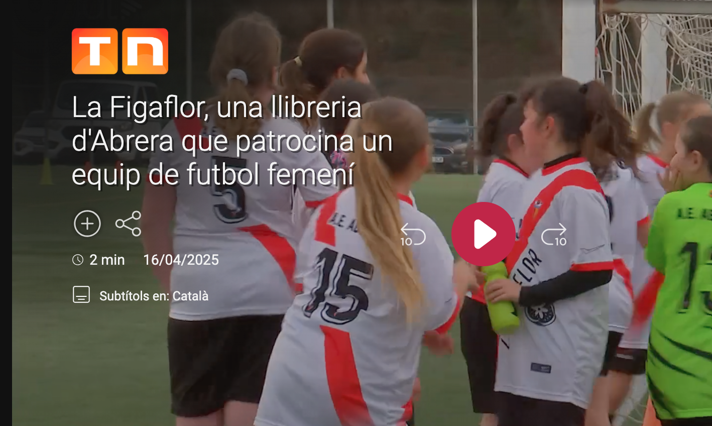 Una de les millors coses que ens ha passat com a llibreria. No és sortir al Telenotícies, sino viure d'aprop com creix aquest equip, les seves jugadores i les seves entranadores. Orgulloses de que ens agradi el futbol!